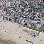 Spacious Flat With Lounge Terrace, Near The Sea Appartement