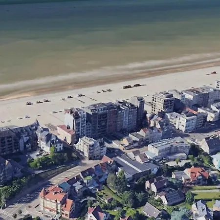 Spacious Flat With Lounge Terrace, Near The Sea La Panne