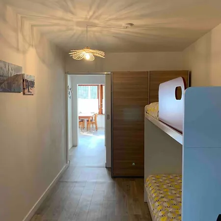 Spacious Flat With Lounge Terrace, Near The Sea アパート *